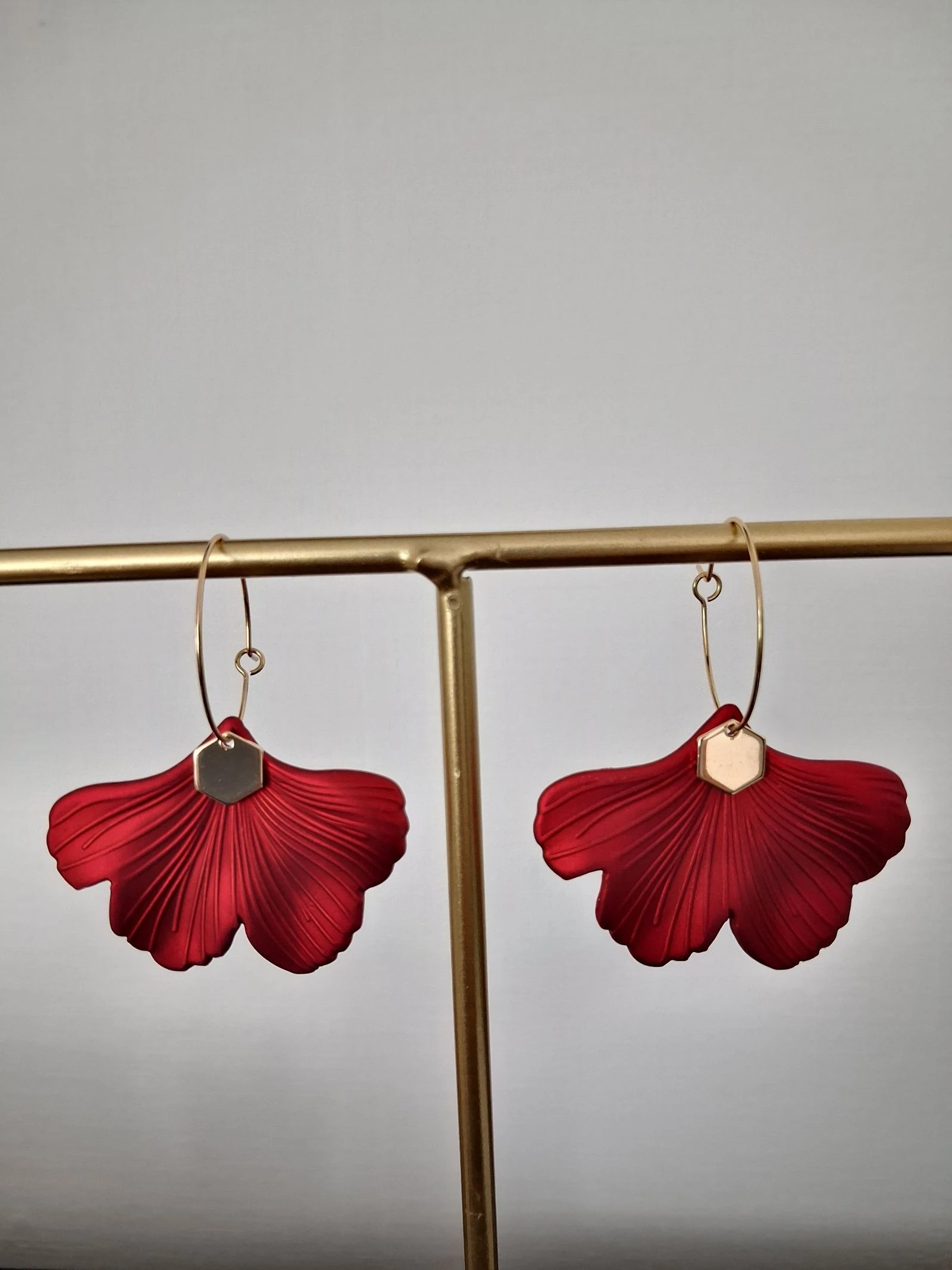 Boucles d'oreilles rouge irisé